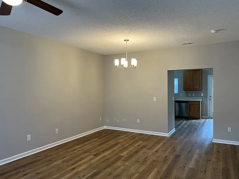116 Baberton Dr — Photo 4
