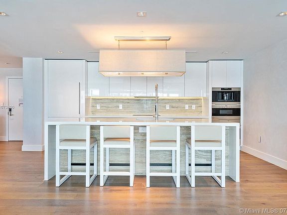 5th image of 102 24th St #Penthouse 1708