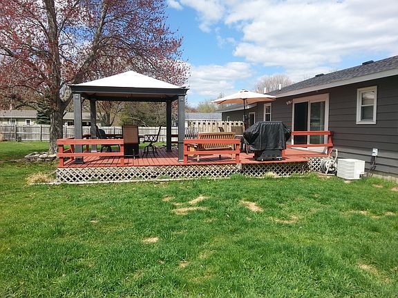 3rd image of 5461 Easthill Ct NE