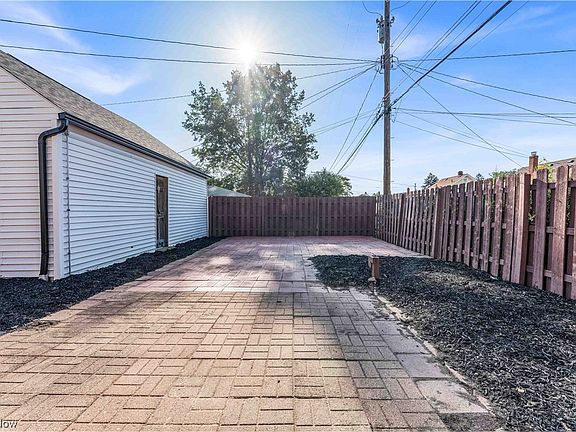 5th image of 8302 Pinegrove Ave