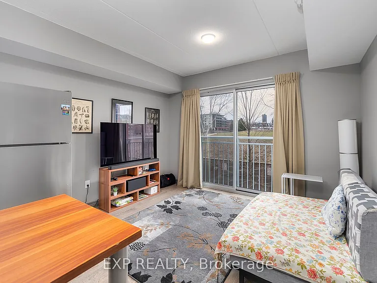 321 Spruce St #211 — Photo 2