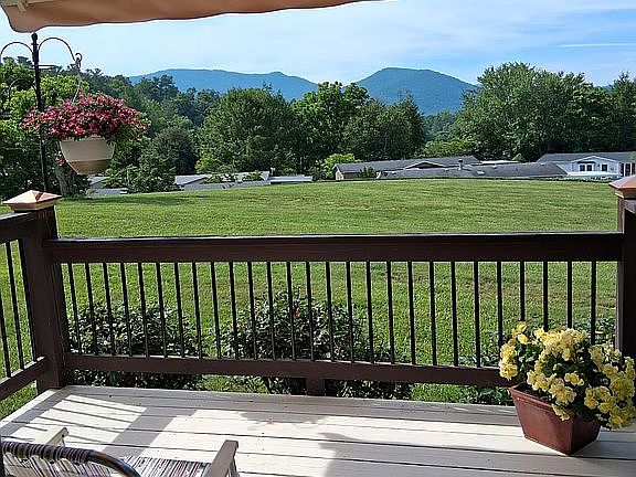 2nd image of 15 Dogwood Knl