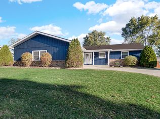 936 Seneca Dr, Crown Point, IN 46307