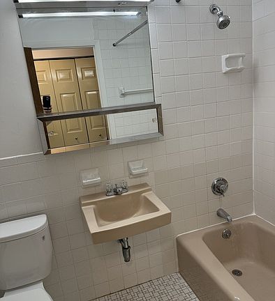 5th image of 25 Brooks Park APT 26