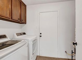 902 Sunnybrook Ln, Baytown, TX 77521