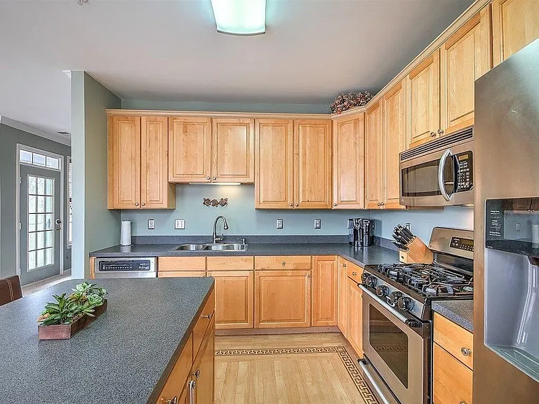 Kitchen with Island