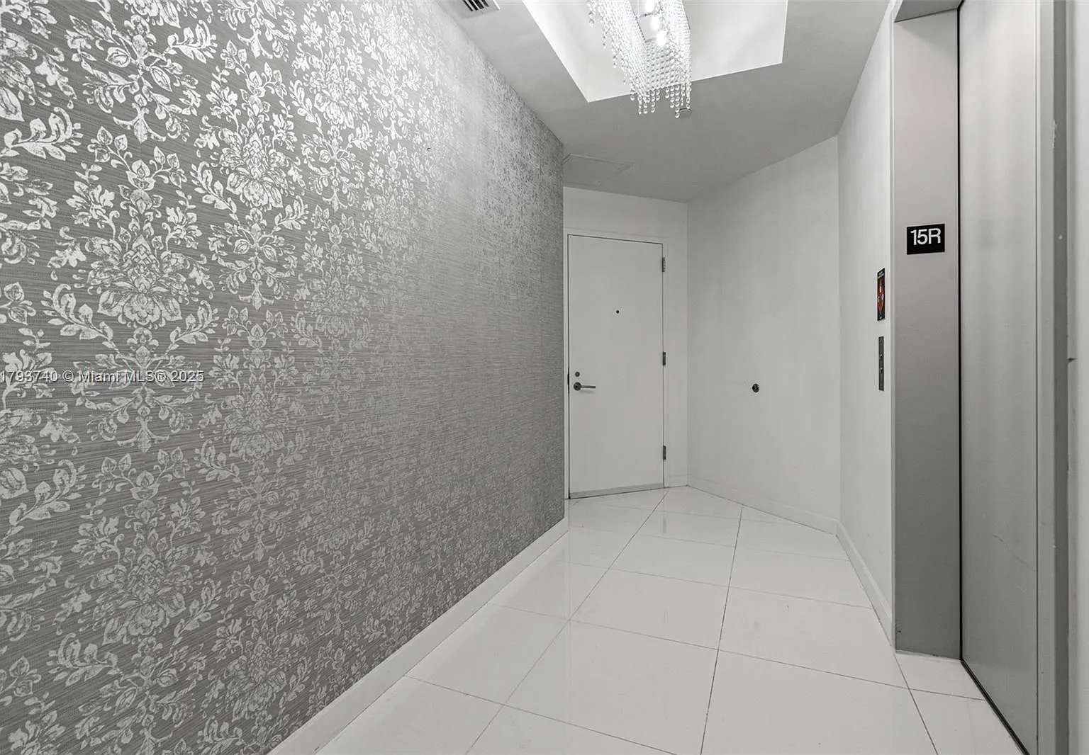 2 bed, 2.0 bath, 1173 sqft, $5,500 — Photo 3