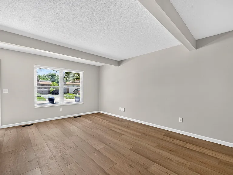 2387 Charlemagne Dr — Photo 4