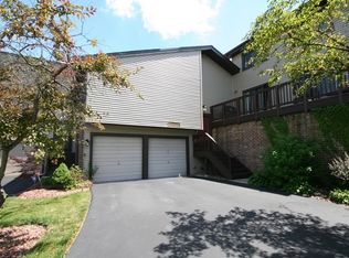 29W371 Crabtree Ln, Warrenville, IL 60555