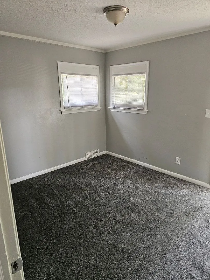 5130 E Outer Dr-3 Beds & 1.5 Baht For Rent! — Photo 3