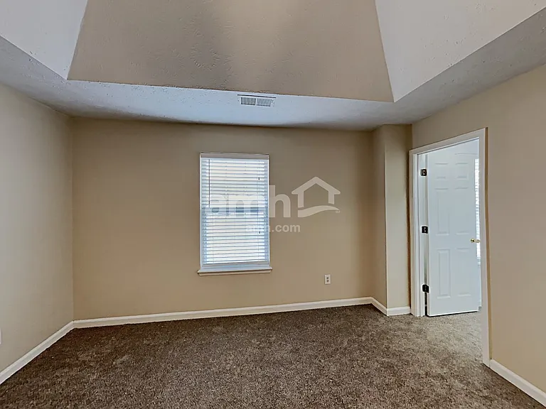 4865 Lake Park Ln — Photo 12