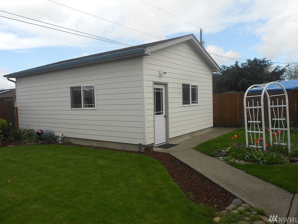 2nd image of 2709 Maple St
