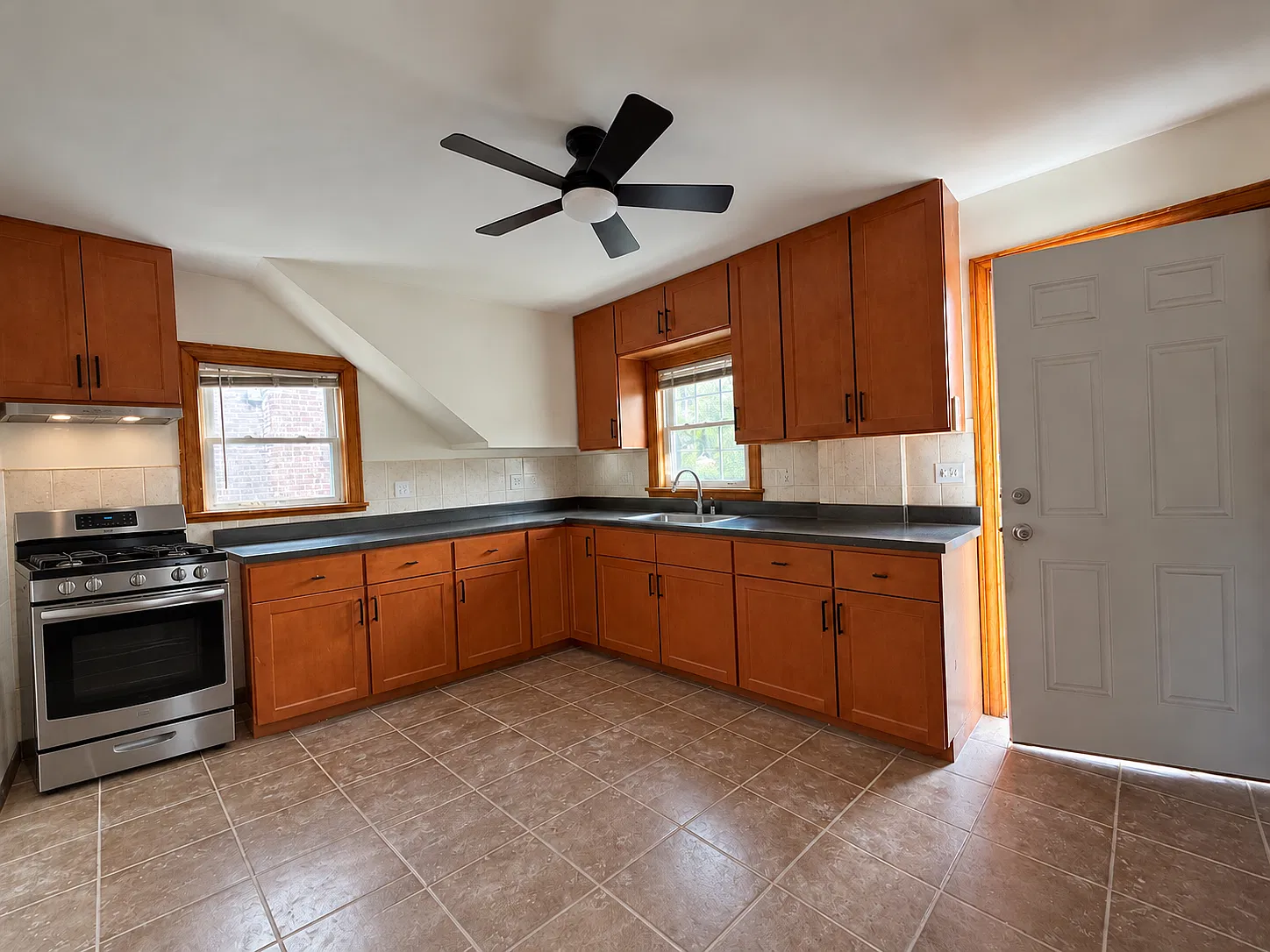 2 bed, 850 sqft, $2,100 — Photo 3