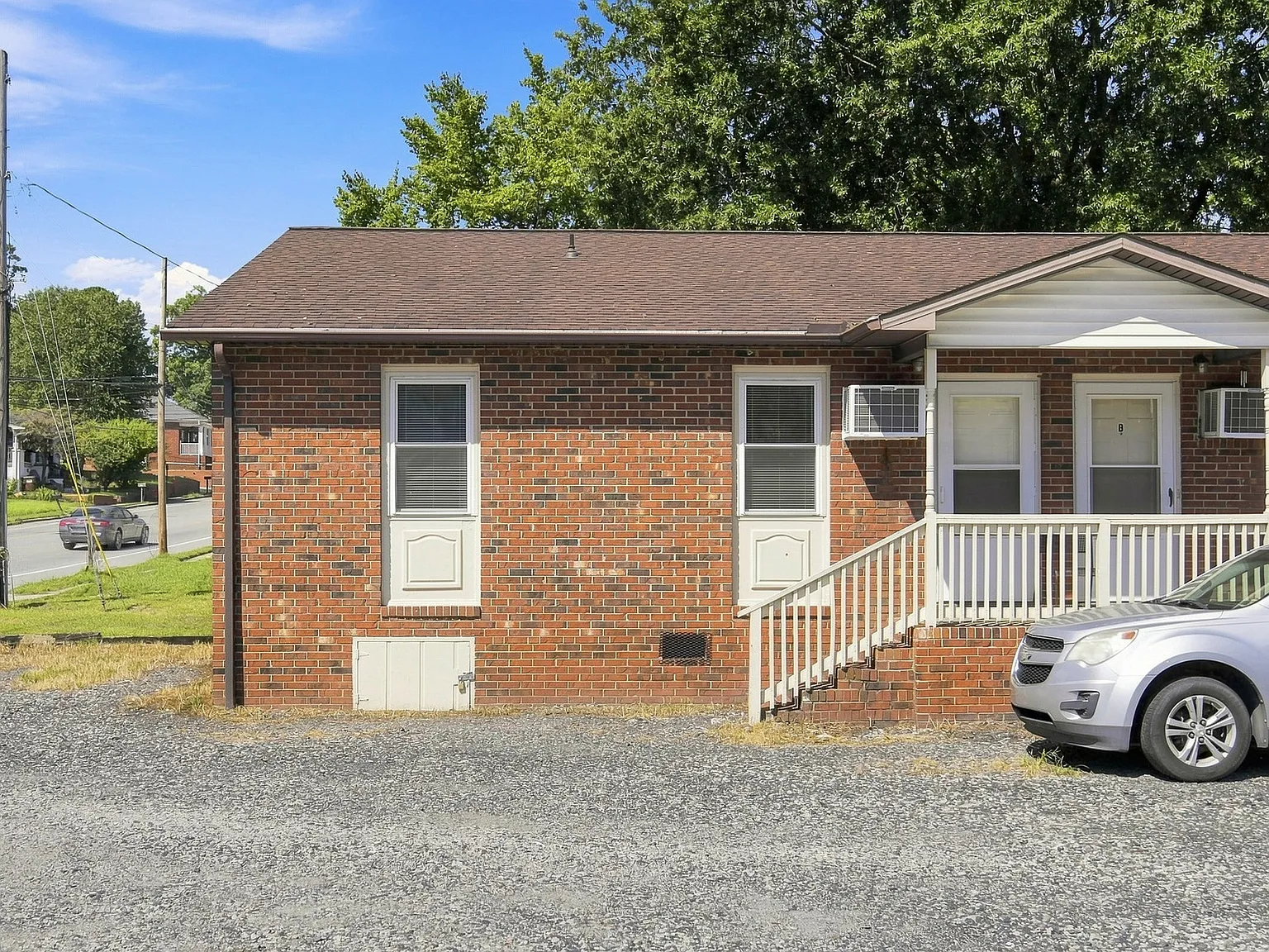 3 bed, 1000 sqft, $995 — Photo 1
