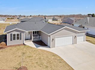 134 Lake Ct, Cedar Grove, WI 53013