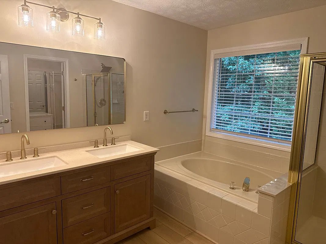 4 bed, 2.5 bath, 2600 sqft, $2,550 — Photo 2