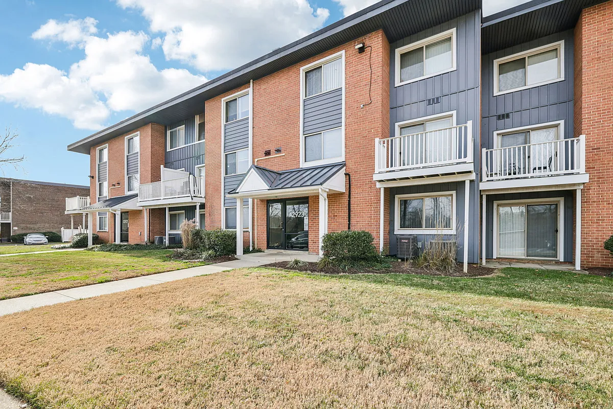 Building Photo - Woodland Grove