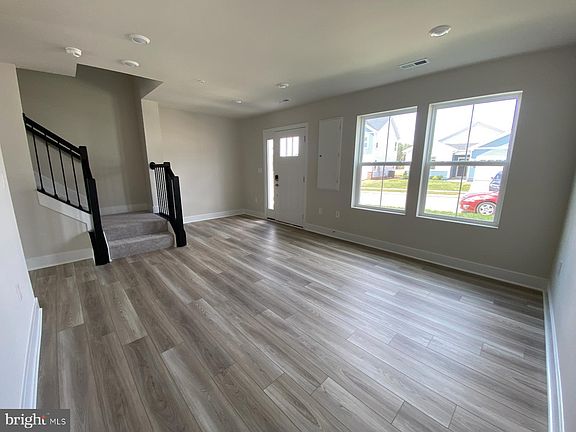 3rd image of 10558 Roundstone Ln