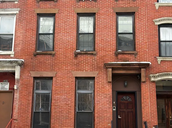 600 Franklin Avenue image 1 of 9