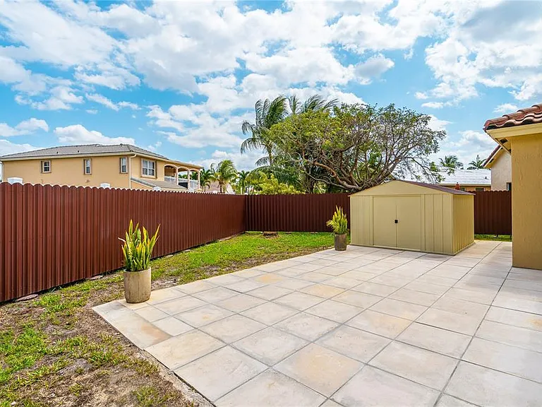 5101 SW 134th Ave — Photo 16
