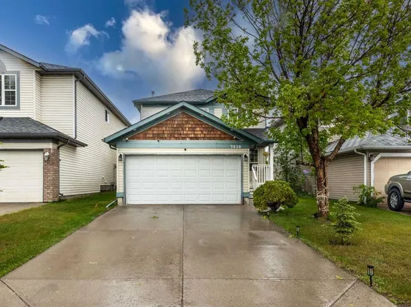 7820 SW Laguna Way NE, Calgary, AB T1Y 7G8