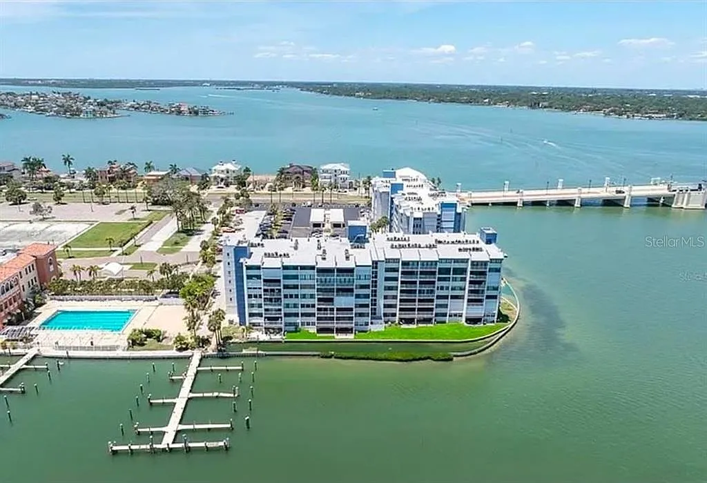 1 bed, 1.5 bath, 885 sqft, $2,000 — Photo 2