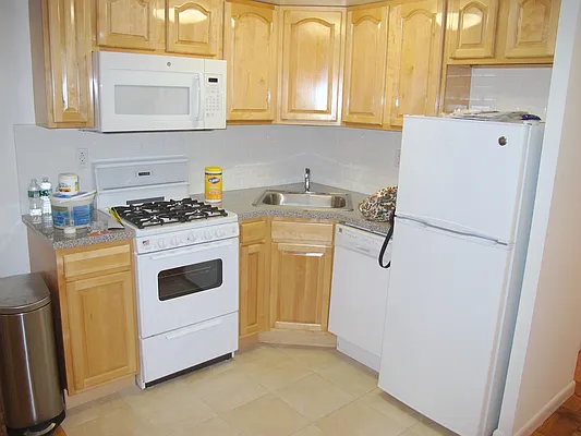 Rented by Salizzoni Realty | media 18