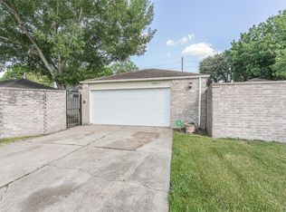 16211 Olive Glen Dr, Houston, TX 77082