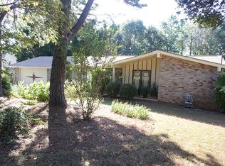 2623 Fontainebleau Dr, Dunwoody, GA 30360