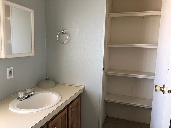 4th image of 3833 N Fairview Ave #120