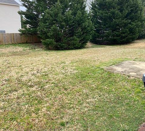 Large Back yard. Ideal for kids and pets to play!