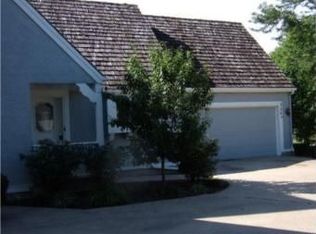 324 SW Raintree Dr, Lees Summit, MO 64082