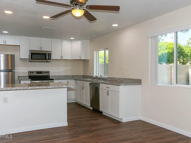 6226 S Hazelton Ln — Photo 4