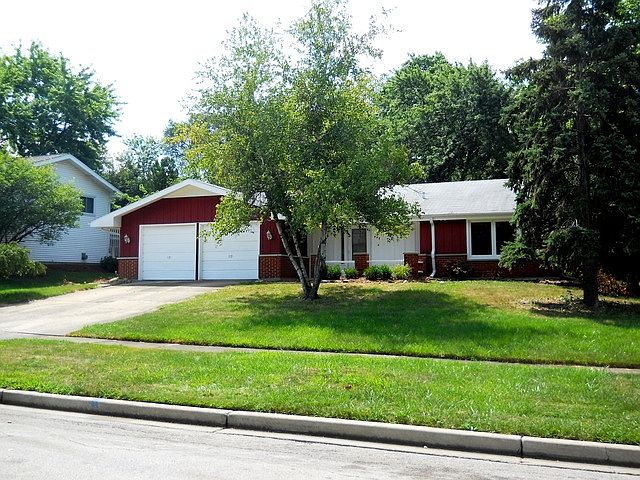 1st image of 20W445 Marlborough Ln