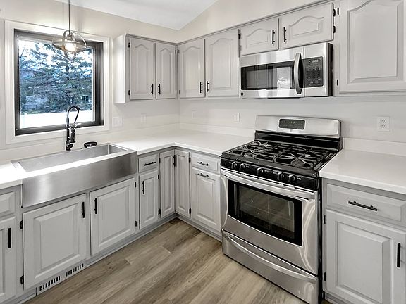 5th image of 7458 Chesham Ln