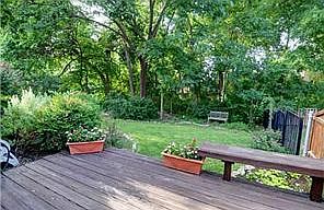 1st image of 2913 Meadow Glen Dr