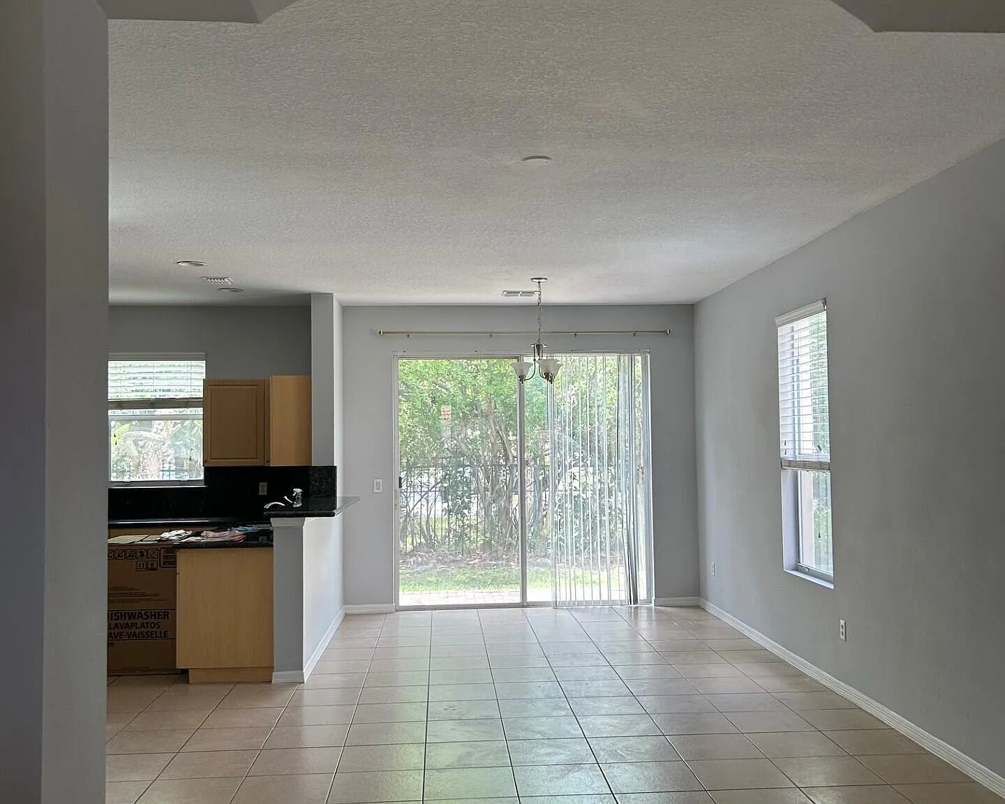3 bed, 2.5 bath, 1573 sqft, $2,800 — Photo 3