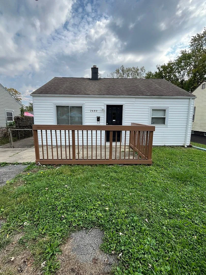 Charming 2-Bedroom Home with Updated Kitchen, Backyard & Garage! — Photo 1