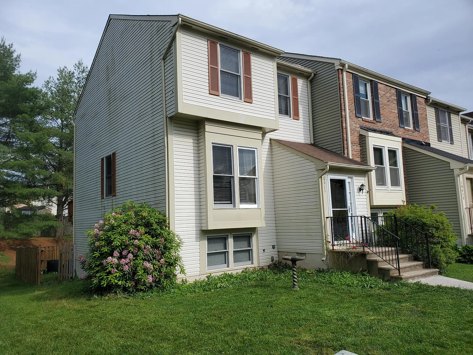 4 bed, 2.5 bath, 2200 sqft, $2,950 — Photo 2