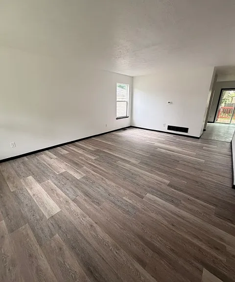 670 Roscoe Ave — Photo 24
