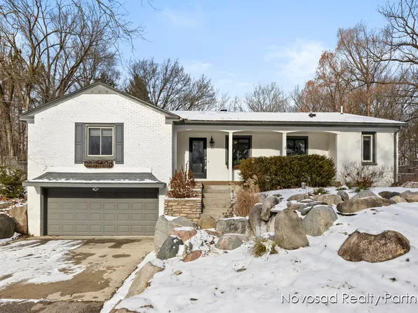 91 Carl Dr NE, Ada, MI 49301