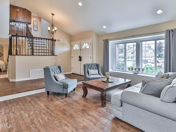 5th image of 96 Herringbone Ct