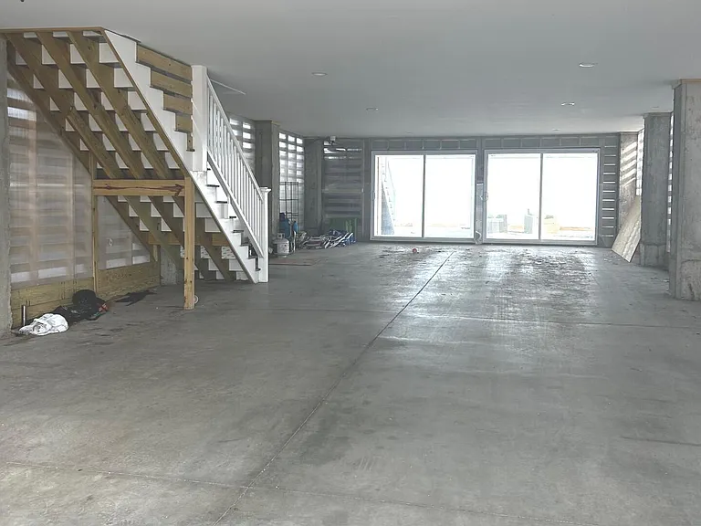 1019 Fairfield Beach Rd — Photo 14