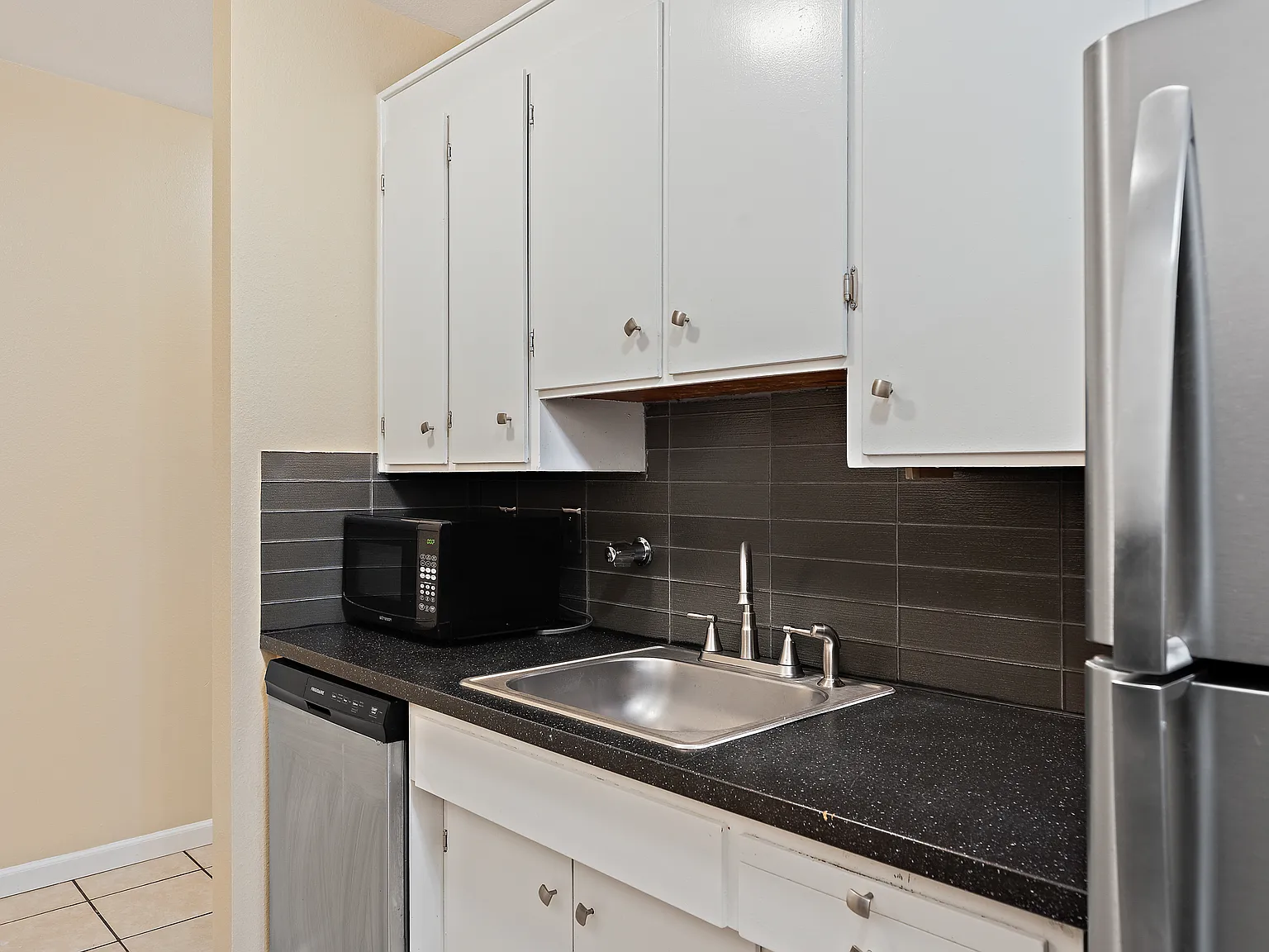 2 bed, 978 sqft, $1,795 — Photo 4