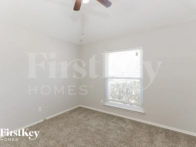 1027 Sea Shell Dr — Photo 12