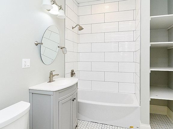 4th image of 417 S Oak Park Ave APT 1F