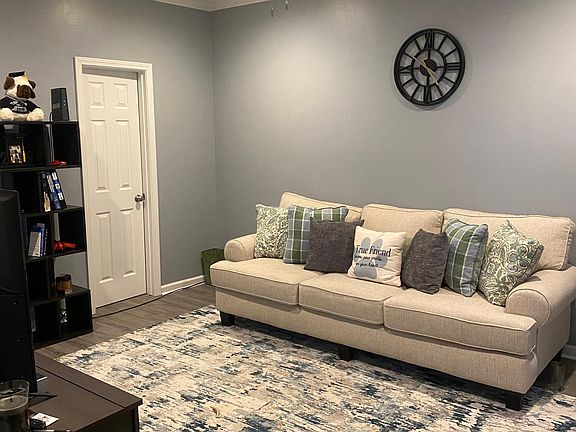 2nd image of 202 Tomlinson Dr APT 6C
