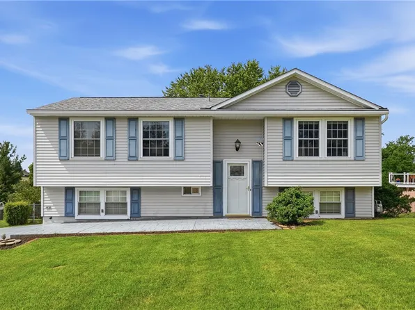 113 Cranbrooke Dr, Coraopolis, PA 15108