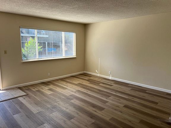 3rd image of 203 Wilton Dr APT 2