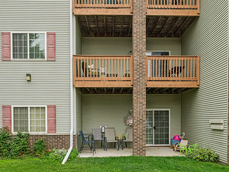 80 Circle Dr #5 — Photo 3